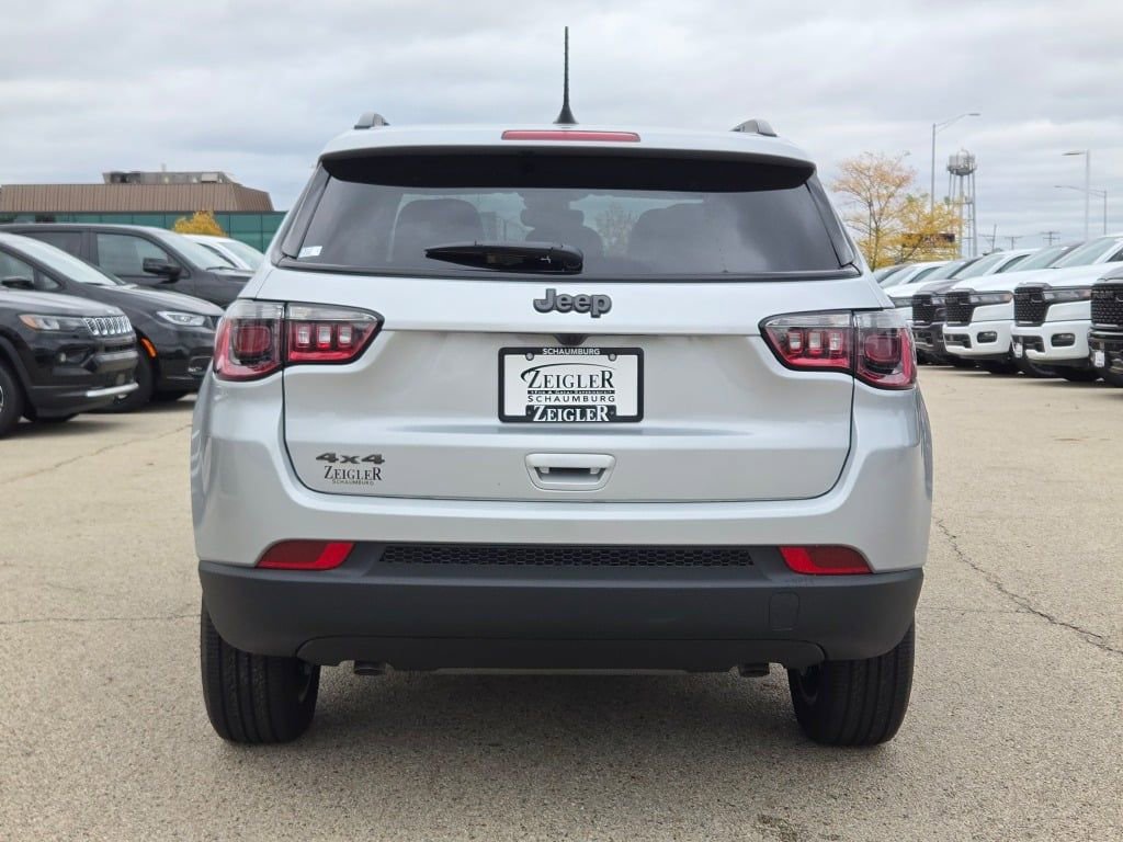 New 2026 Jeep Compass Latitude image 13