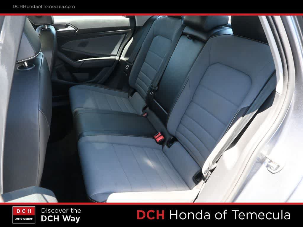 Used 2025 Volkswagen Jetta SE FWD image 19