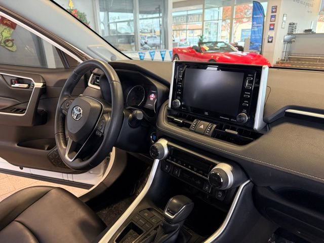 Used 2020 Toyota RAV4 XLE Premium image 27