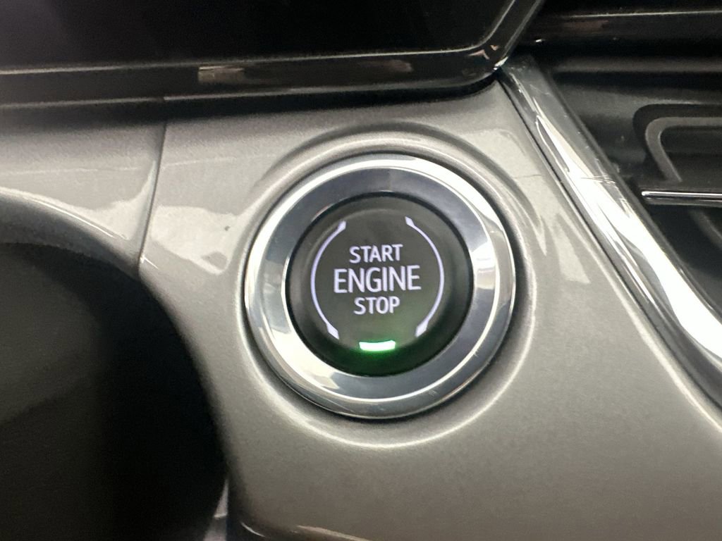 Used 2024 Chevrolet Trax LT w/ Driver Confidence Package FWD image 19