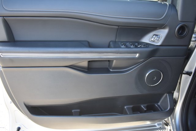 Used 2023 Ford Expedition XLT image 11