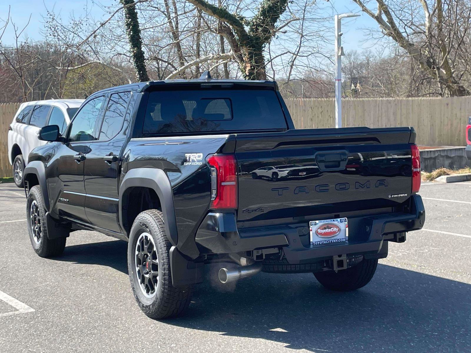 New 2026 Toyota Tacoma SR w/ SR Upgrade Package AWD/4WD image 7