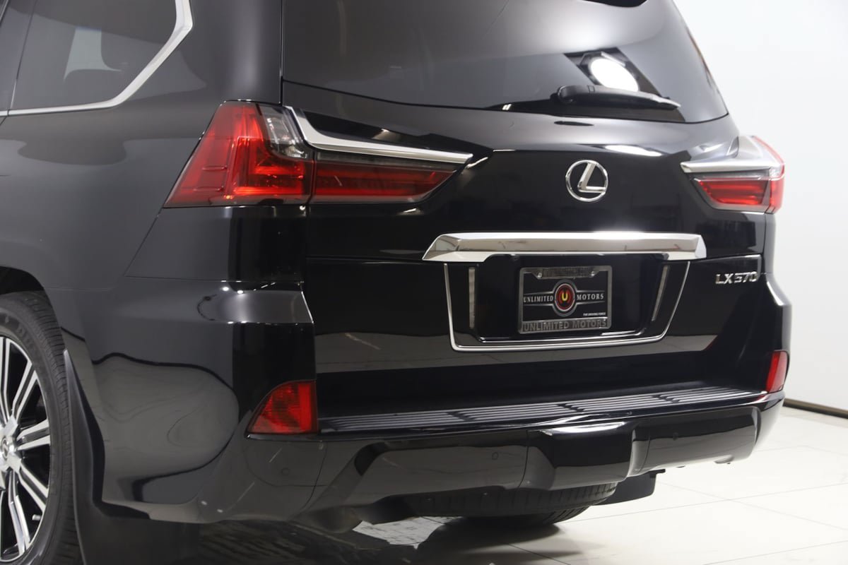 Used 2020 Lexus LX 570 4WD w/ Luxury Package image 26