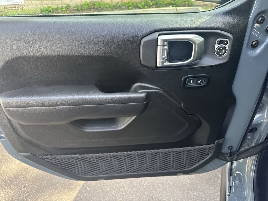 Used 2025 Jeep Wrangler Unlimited Rubicon 4xe w/ Convenience Group image 15