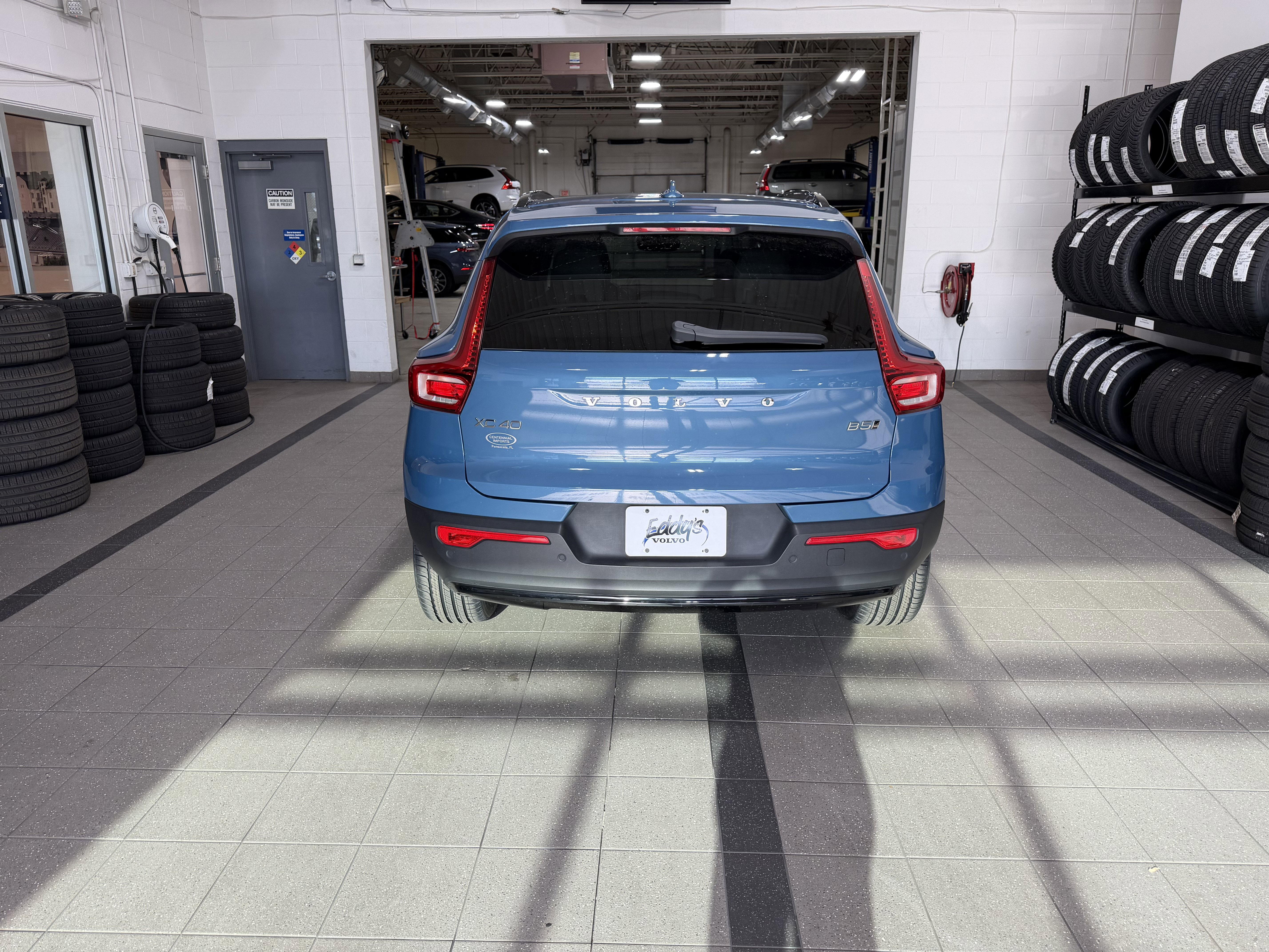 Used 2023 Volvo XC40 B5 Plus w/ Driver Assist Package AWD/4WD image 8