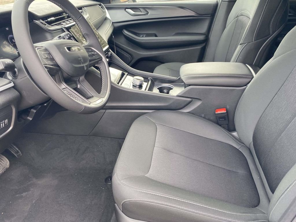 New 2025 Jeep Grand Cherokee Laredo w/ MOPAR Finishing Package image 37