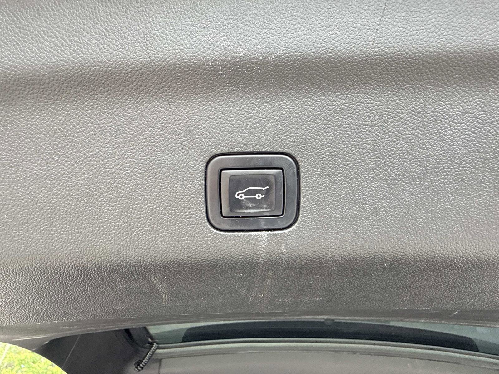 Used 2023 Chevrolet Tahoe Premier AWD/4WD image 34