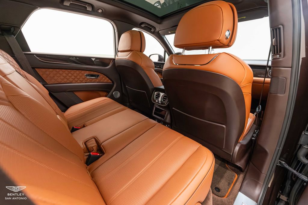 Used 2021 Bentley Bentayga AWD/4WD image 28