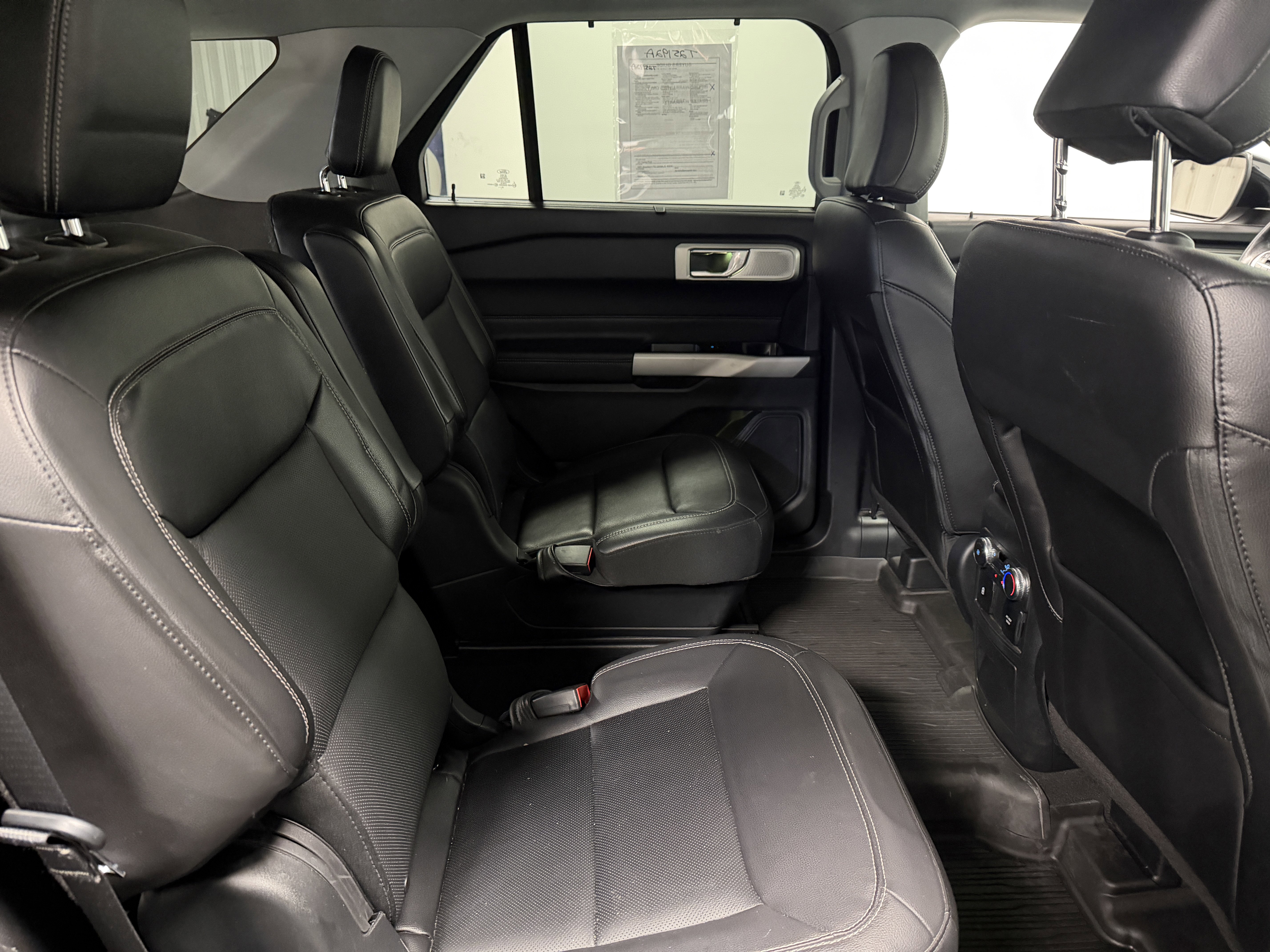 Used 2022 Ford Explorer Limited w/ Limited Technology Package image 26