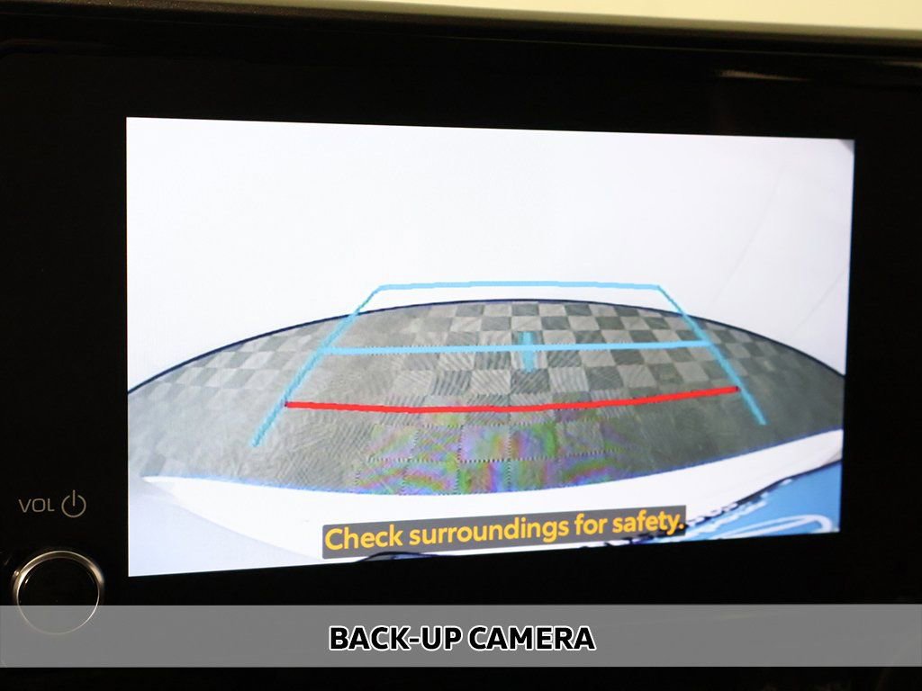 Used 2024 Toyota Highlander LE AWD/4WD image 5