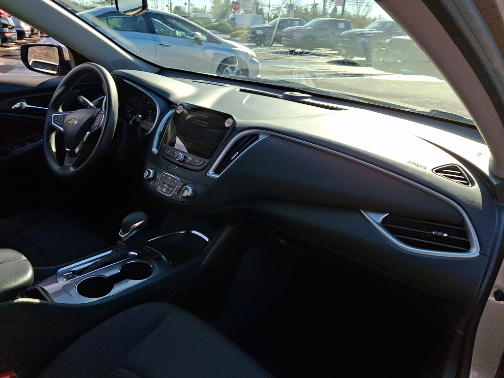 Used 2024 Chevrolet Malibu LT image 11