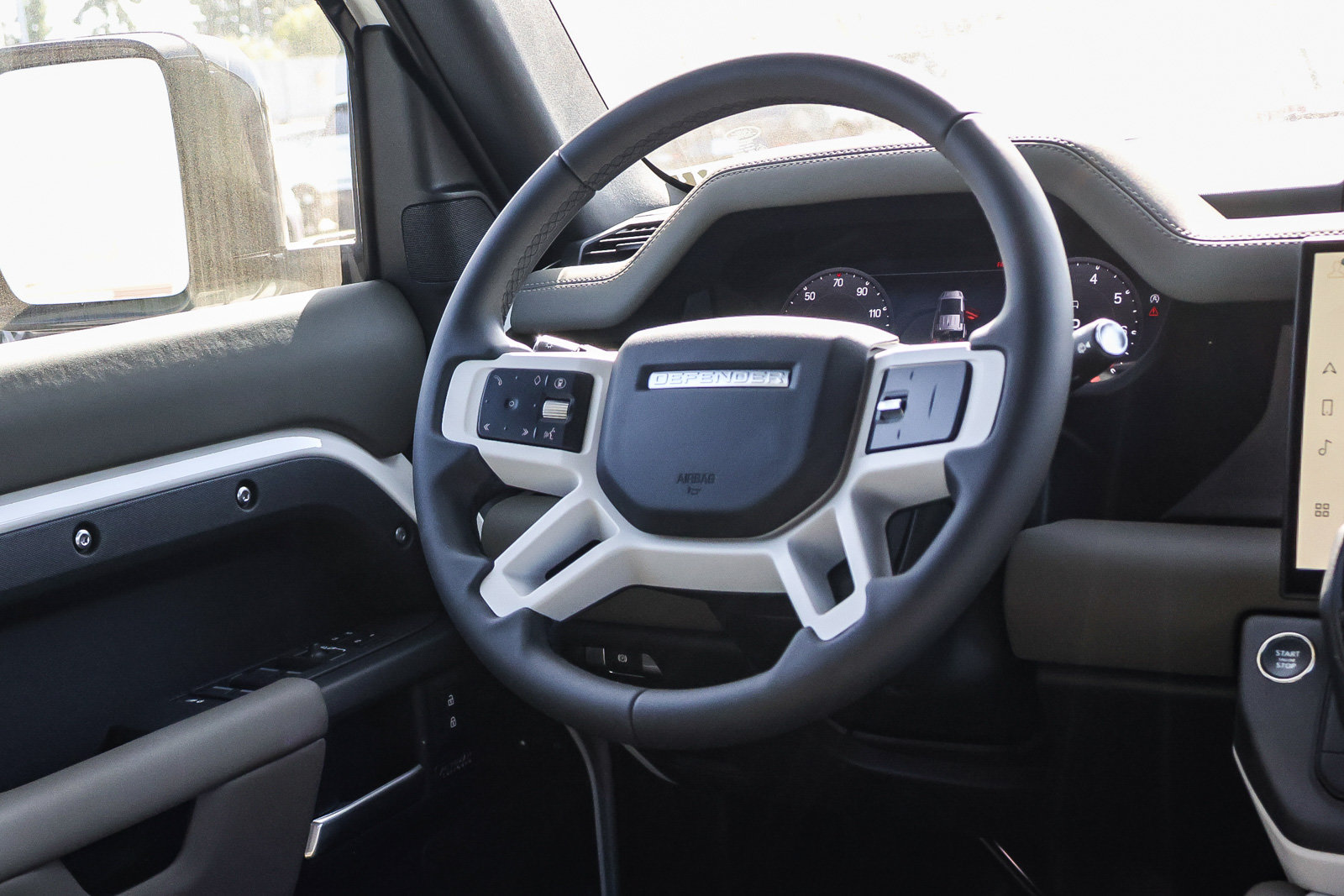 New 2026 Land Rover Defender 110 X-Dynamic SE AWD/4WD image 22