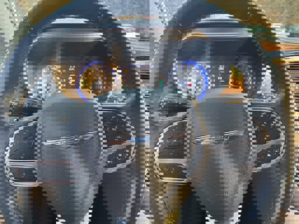 Used 2018 Chrysler Pacifica Touring-L w/ Advanced Safetytec Group image 24