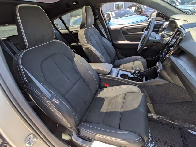 Certified 2023 Volvo C40 P8 Recharge Ultimate w/ Protection Package Premier AWD/4WD image 30