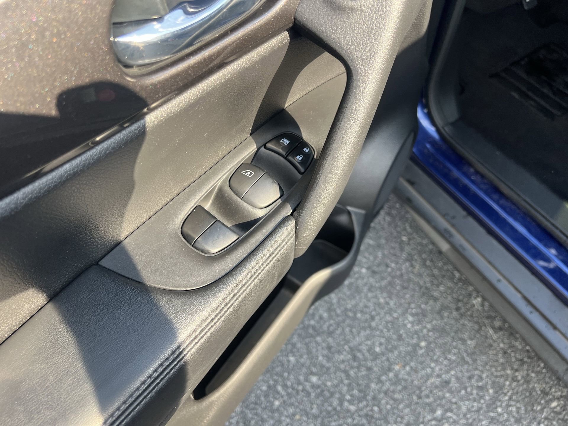 Used 2019 Nissan Rogue SV FWD image 15