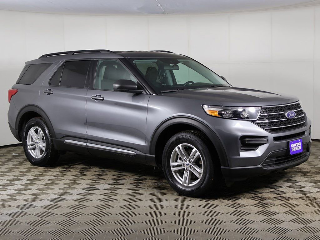 Used 2022 Ford Explorer XLT image 2