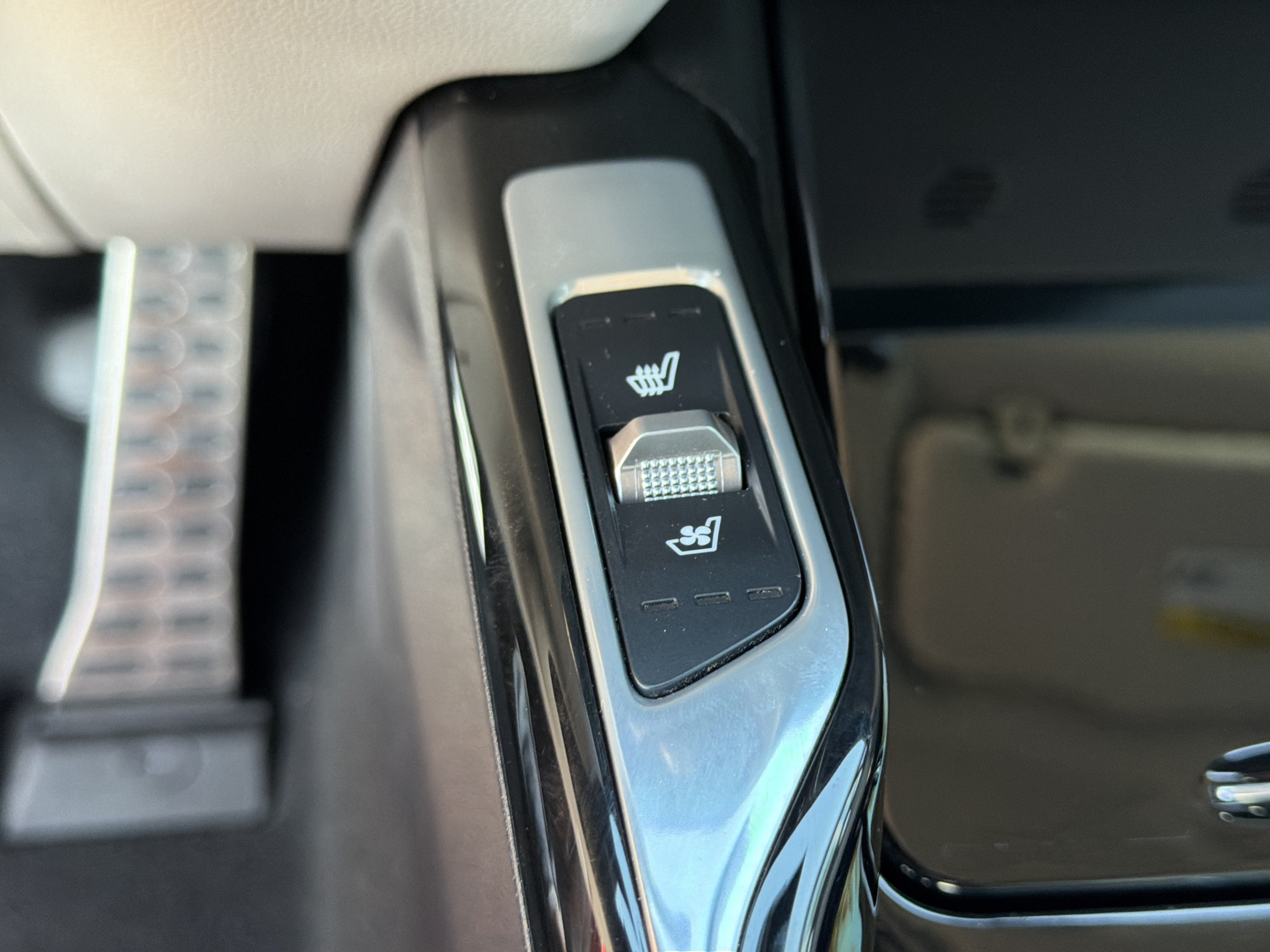 Certified 2023 Kia Sorento SX Prestige AWD/4WD image 22