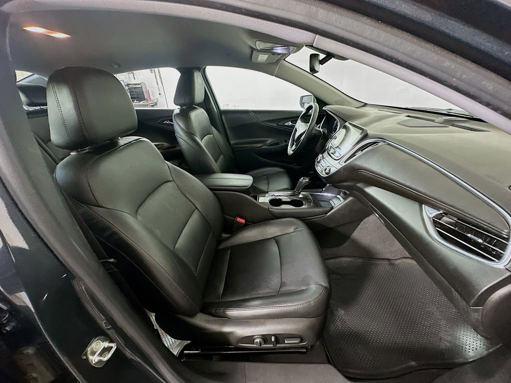 Used 2018 Chevrolet Malibu Hybrid w/ Leather Package image 27