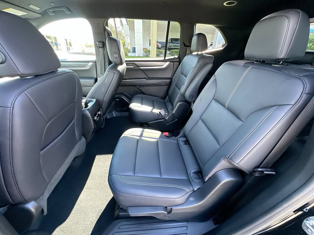 Used 2026 GMC Acadia Elevation w/ Elevation Premium Package FWD image 24