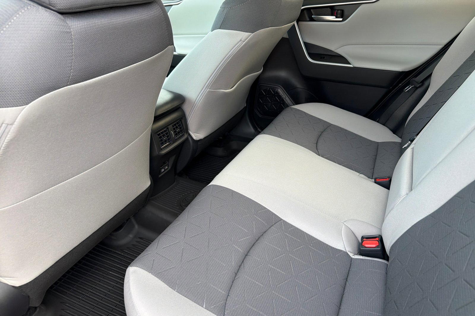 New 2025 Toyota RAV4 XLE w/ Convenience Package image 10