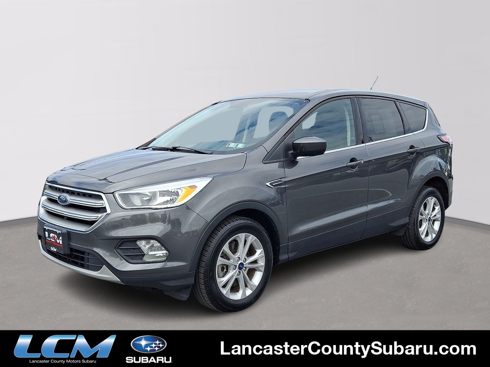 Used 2017 Ford Escape SE w/ SE Cold Weather Package AWD/4WD image 1