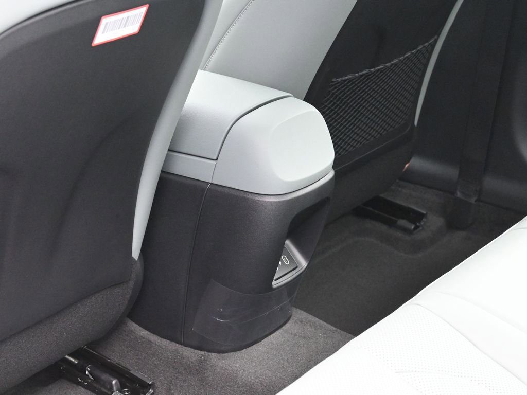 Used 2025 Hyundai Elantra Limited FWD image 30