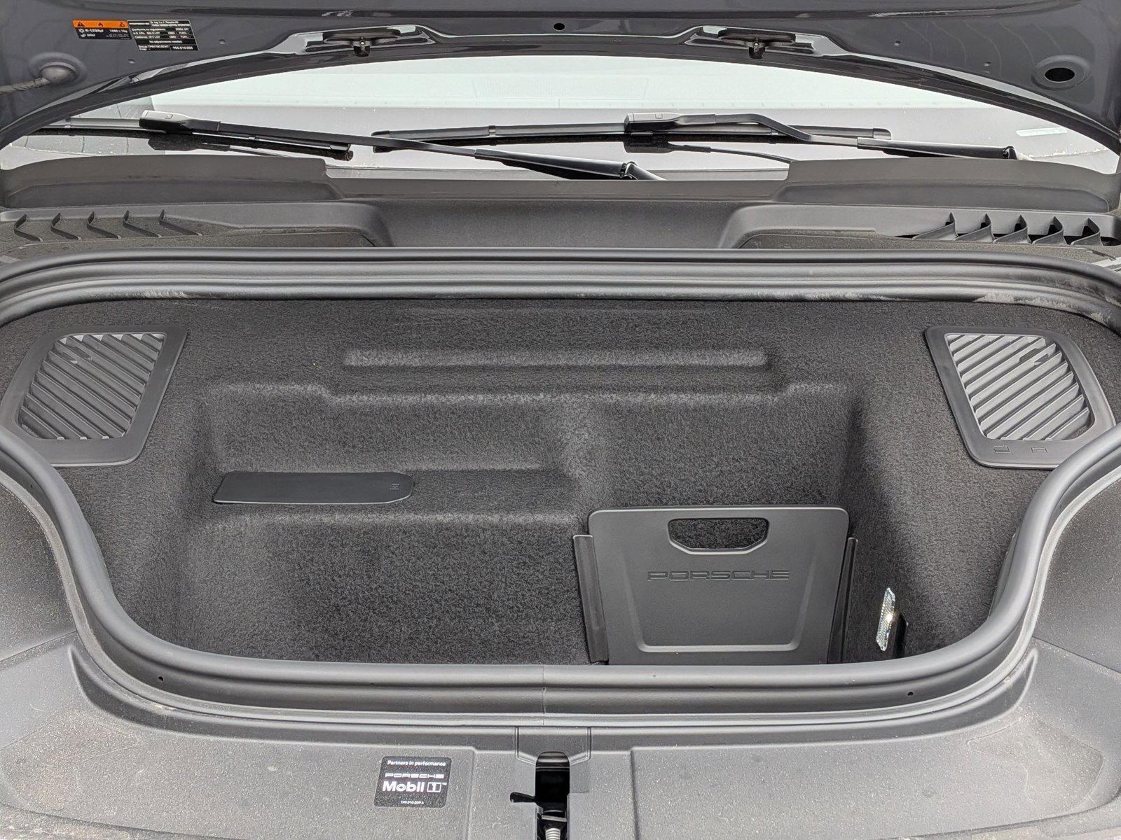 New 2026 Porsche Macan 4S Electric image 21