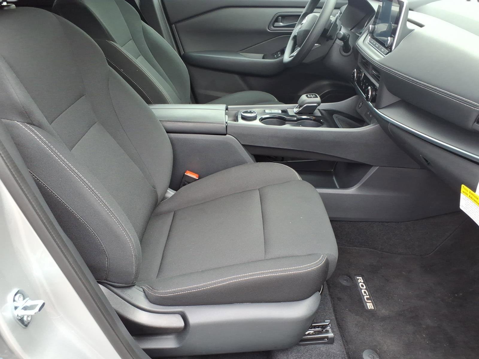 Used 2025 Nissan Rogue S image 6