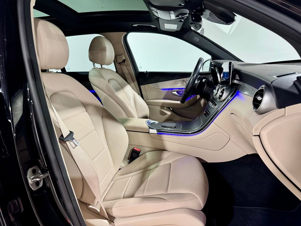 Used 2021 Mercedes-Benz GLC 300 4MATIC image 23