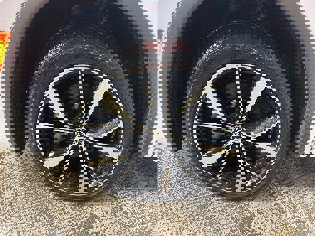 Used 2022 Volkswagen Tiguan SEL R-Line image 27