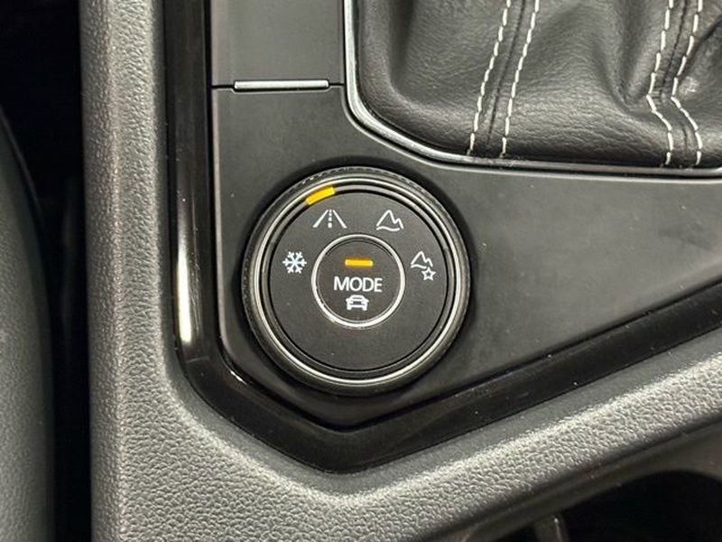 Used 2022 Volkswagen Taos SEL image 32