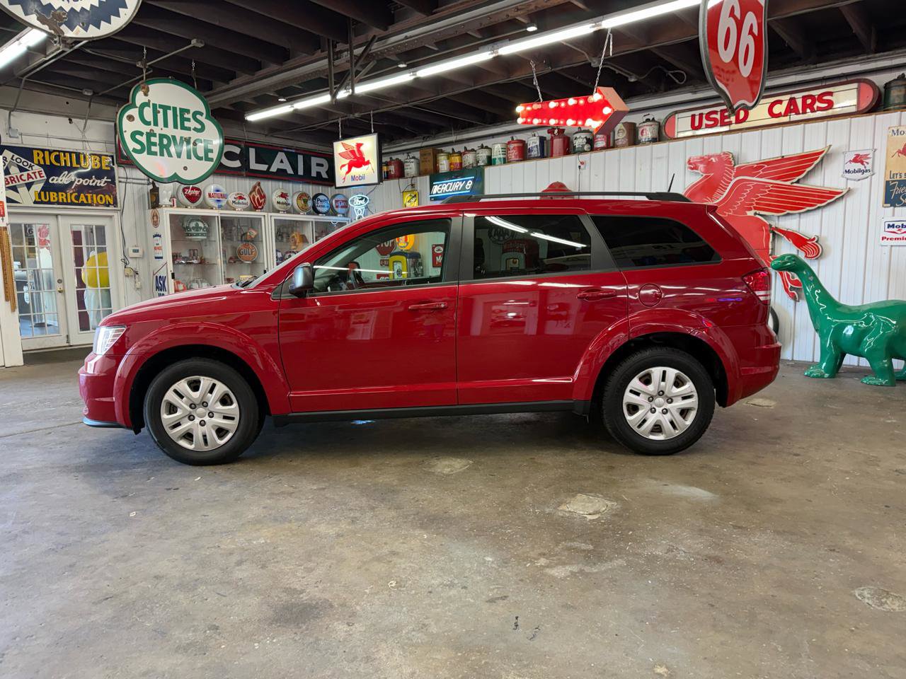 Used 2019 Dodge Journey SE FWD image 2