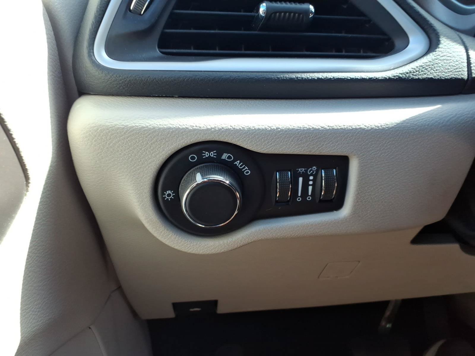 Used 2023 Chrysler Voyager LX FWD image 16