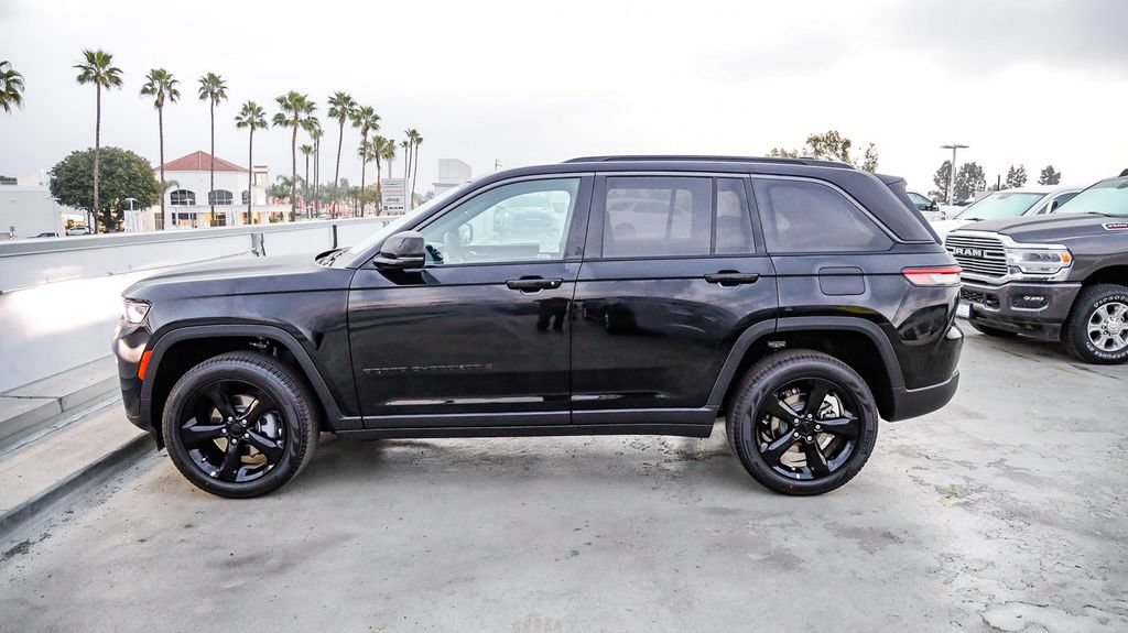 New 2026 Jeep Grand Cherokee Limited w/ Limited Altitude Package AWD/4WD image 14