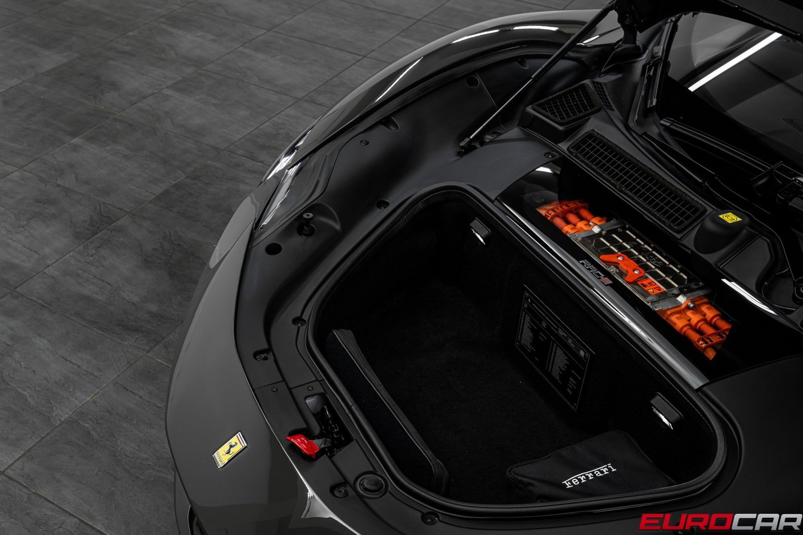 Used 2024 Ferrari SF90 Spider image 13