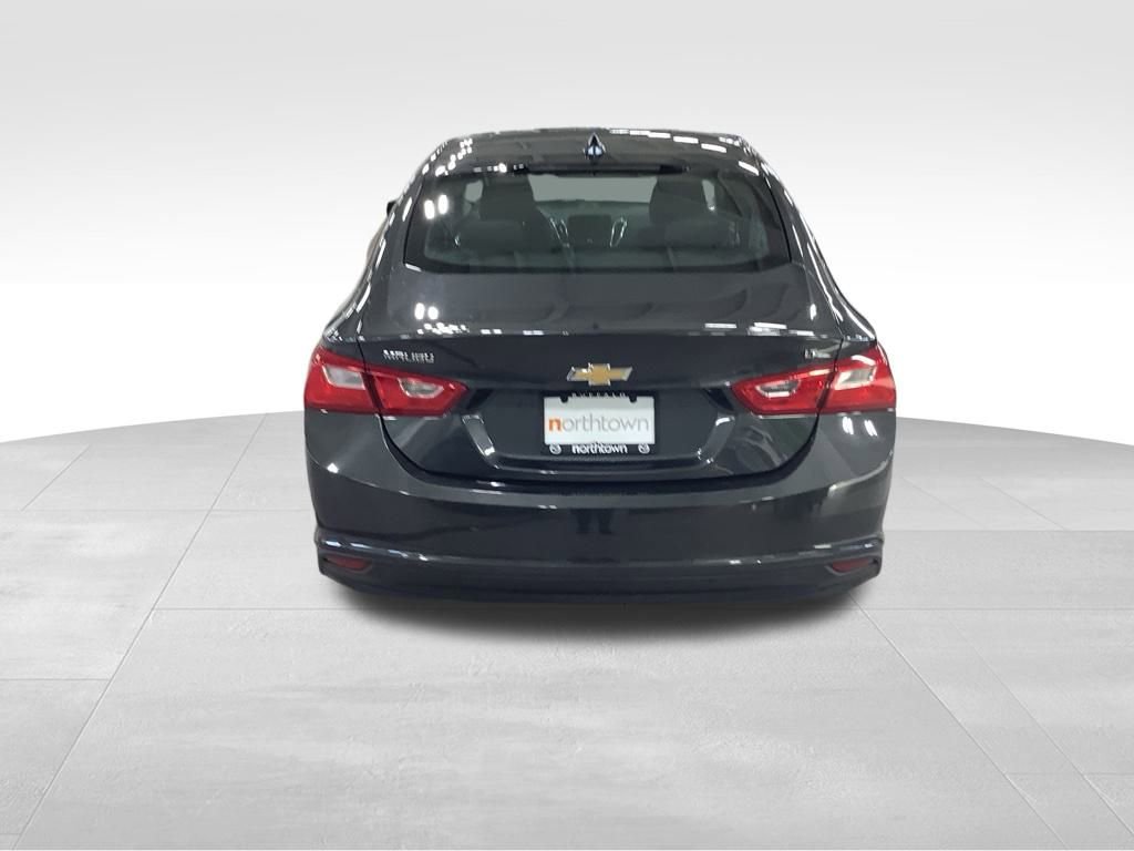 Used 2017 Chevrolet Malibu LT image 8