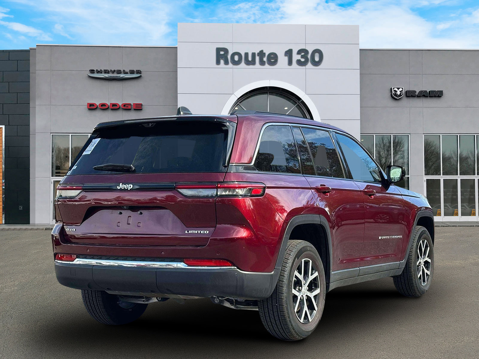 Used 2024 Jeep Grand Cherokee Limited w/ Luxury Tech Group II image 4