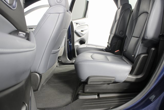 Used 2022 Buick Enclave Essence image 16