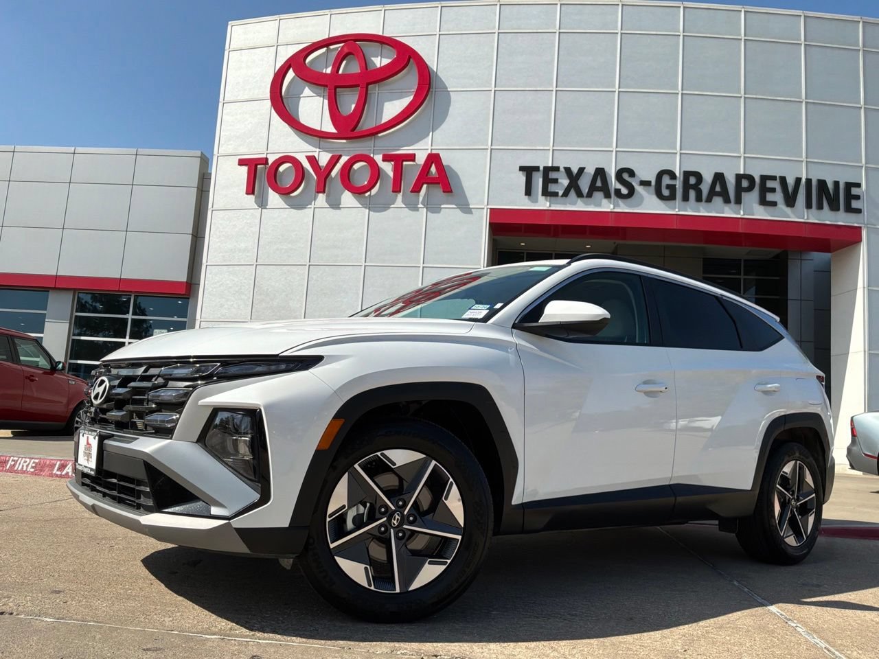 Used 2026 Hyundai Tucson SEL FWD image 2