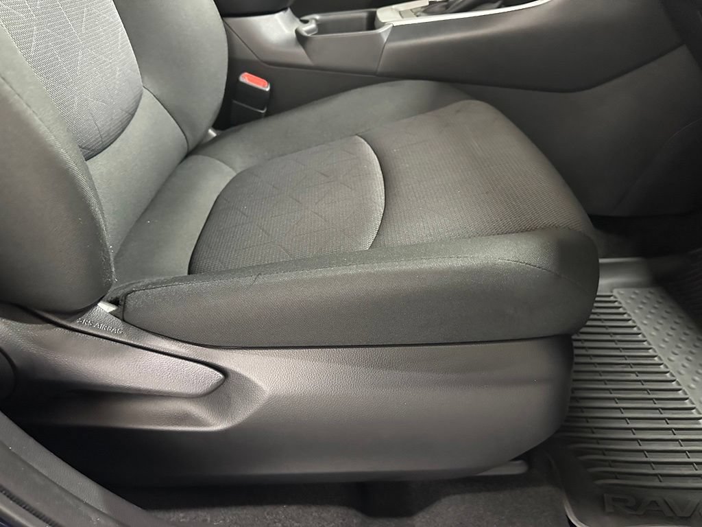 Used 2025 Toyota RAV4 XLE AWD/4WD image 58