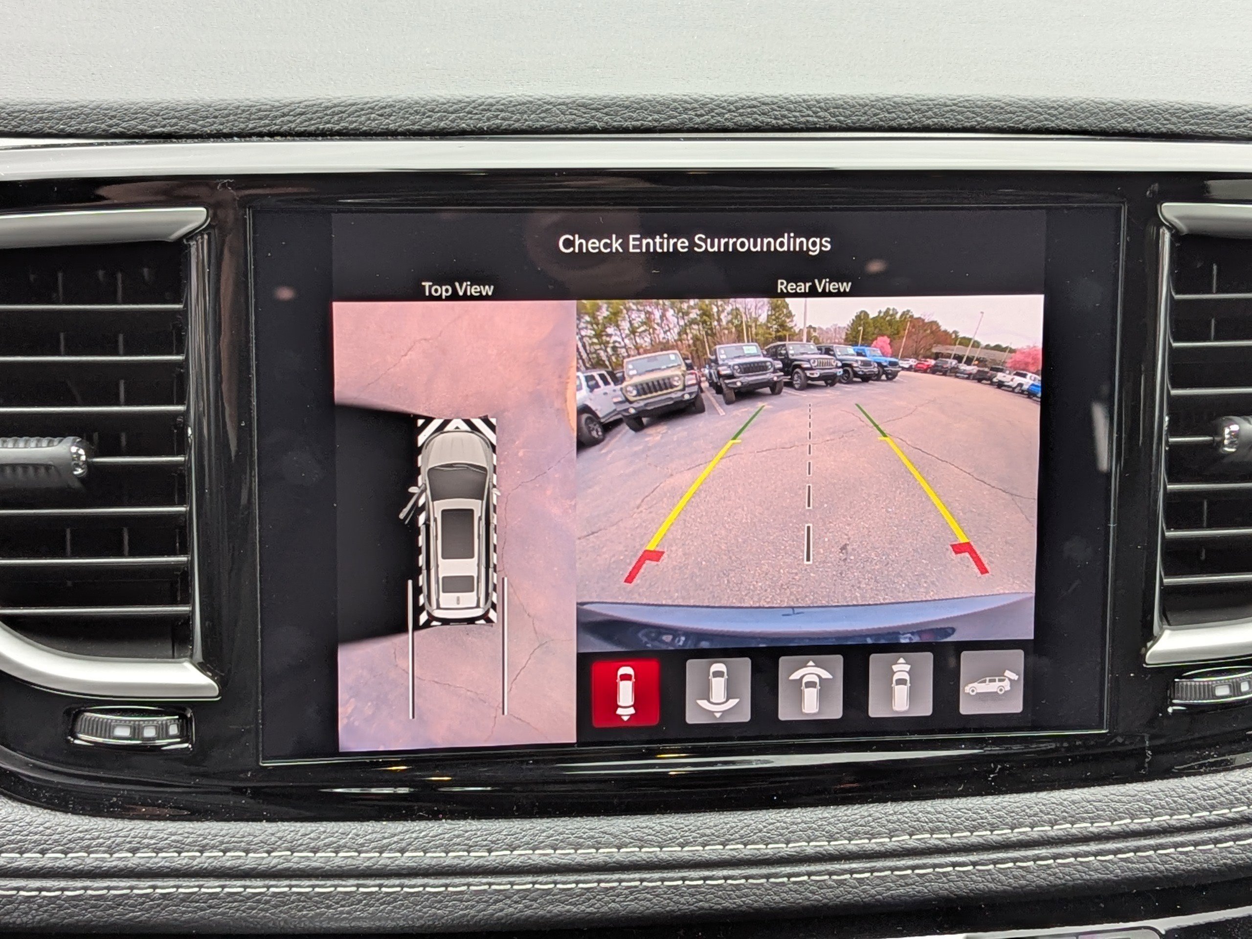 Used 2025 Chrysler Pacifica Select image 23