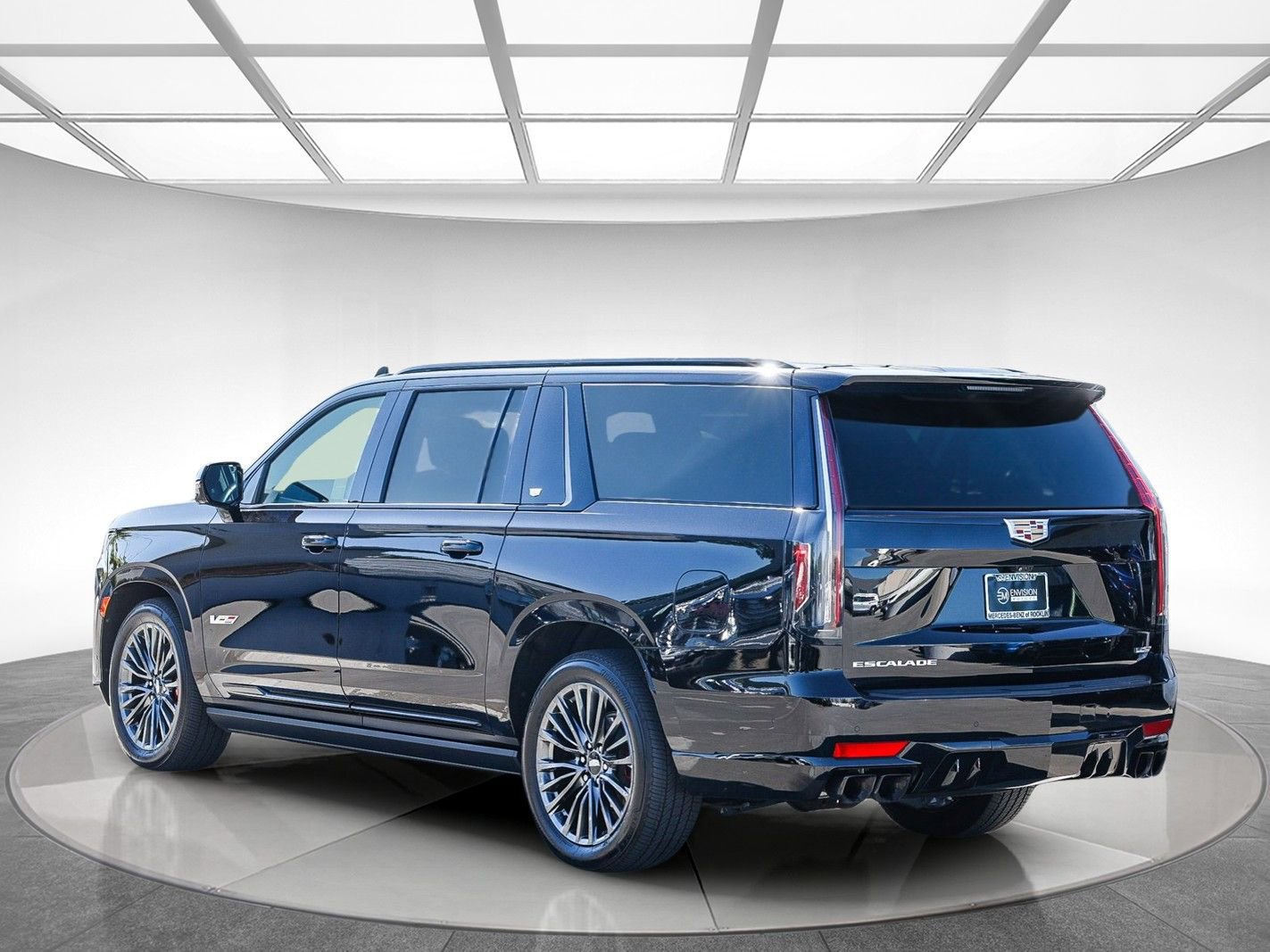 Used 2023 Cadillac Escalade ESV V image 2