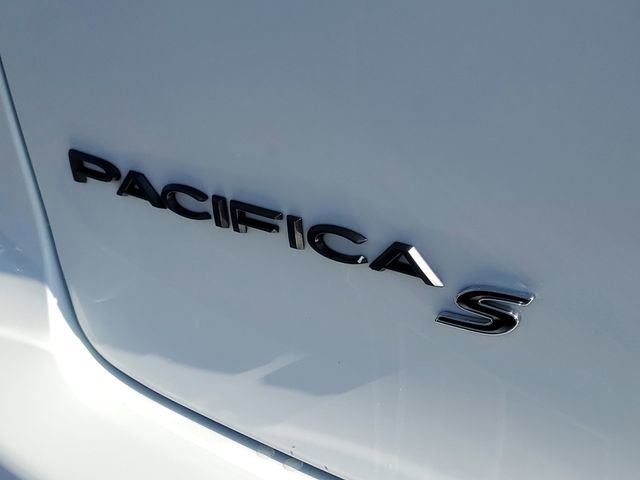 Used 2023 Chrysler Pacifica Limited w/ S Appearance Package image 7