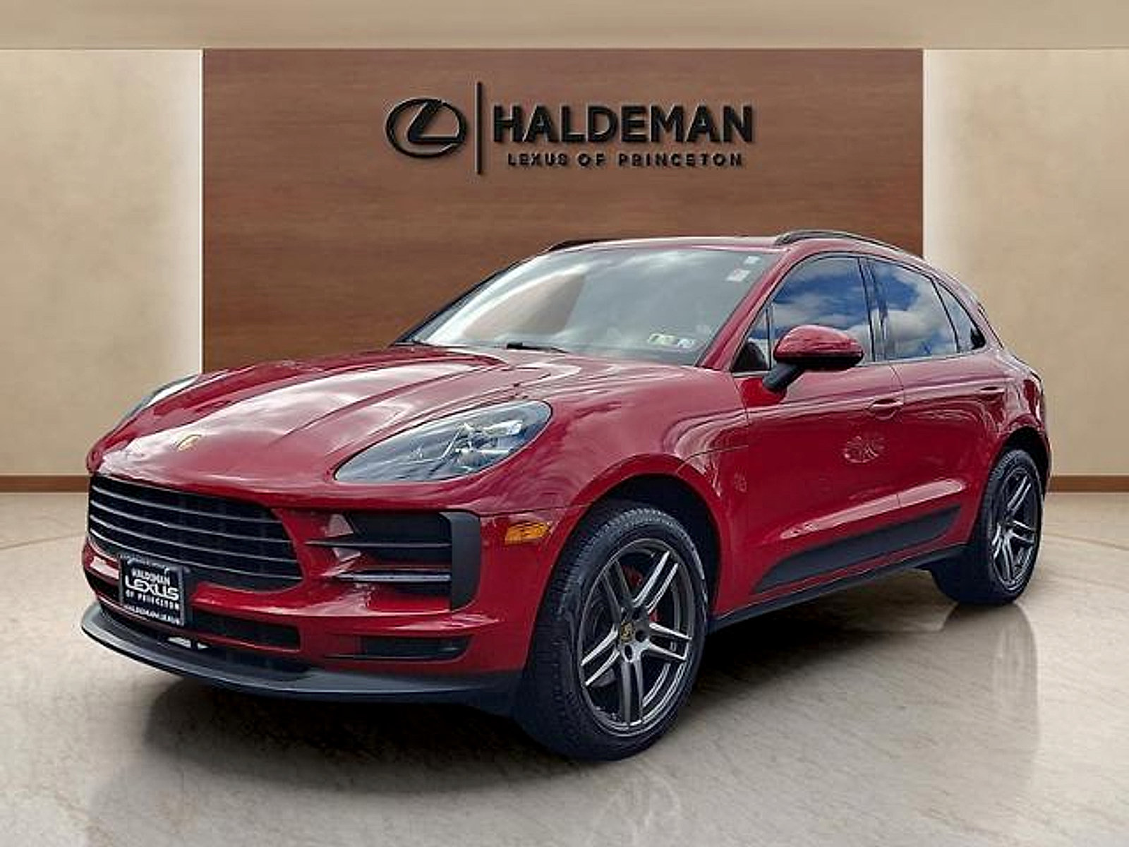 Used 2020 Porsche Macan AWD/4WD image 3