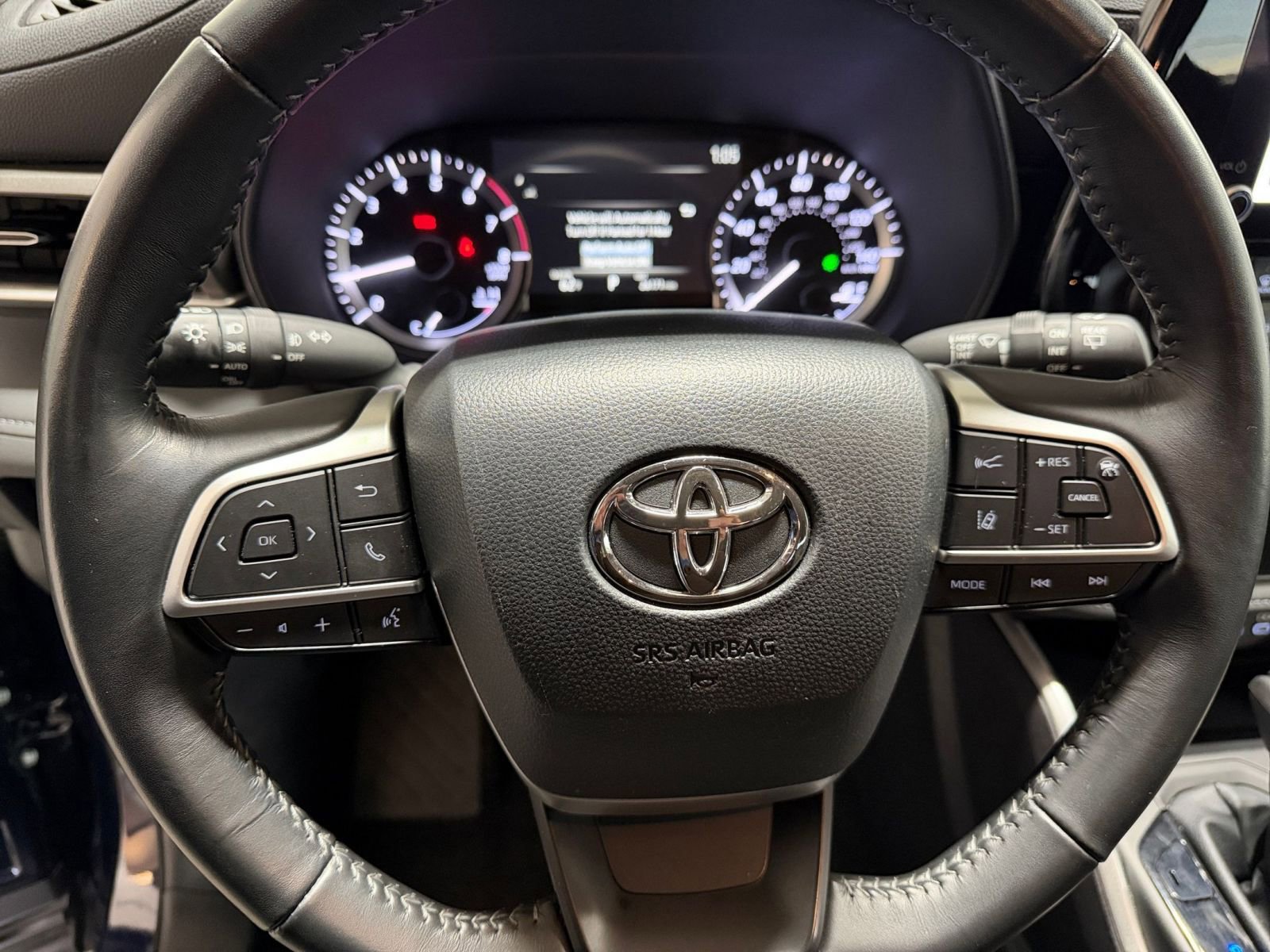 Used 2025 Toyota Highlander LE image 28