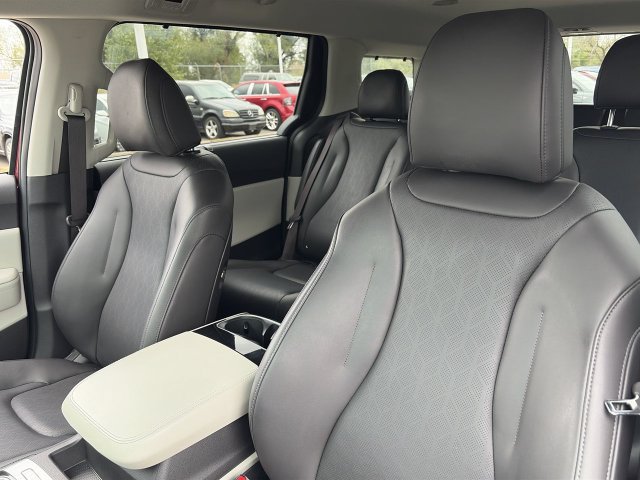 Certified 2024 Kia Carnival EX FWD image 21