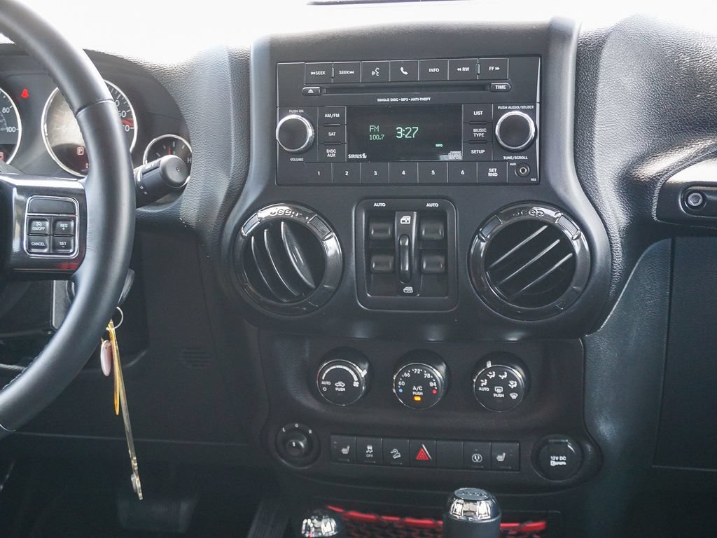 Used 2018 Jeep Wrangler Unlimited Rubicon AWD/4WD image 16