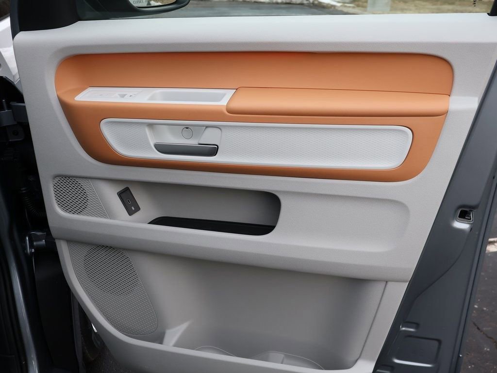 New 2025 Volkswagen ID. Buzz 1st Edition image 15