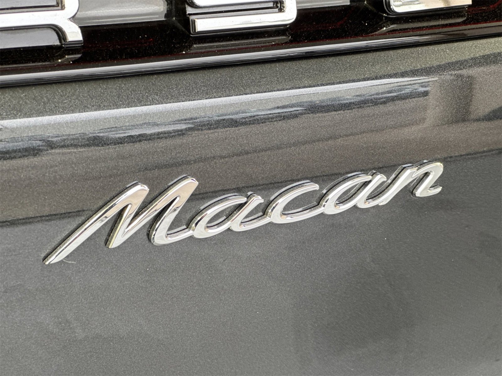 Used 2025 Porsche Macan image 33