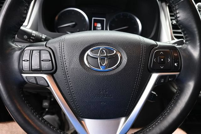 Used 2019 Toyota Highlander XLE FWD image 35